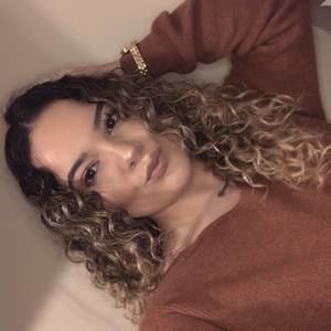 Meet your Posher, Yesenia